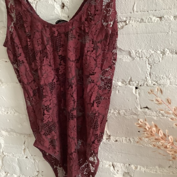 Fine Lace bodysuit never worn with tags - Picture 7 of 7
